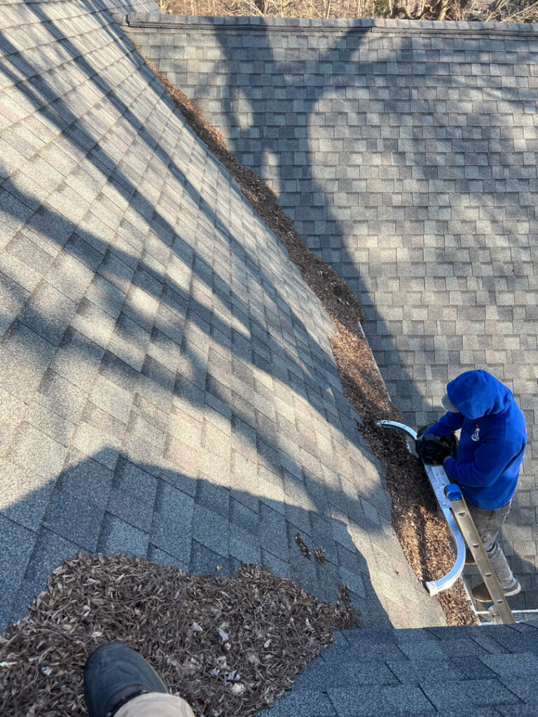 Gutter cleaning technician in Fishers IN